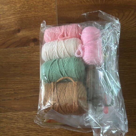 DIY Handcrafts Tulip Potted Plant crochet kit - Picture 2 of 2